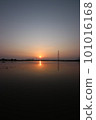4 月的鄉村夕陽（富山縣出水市） 101016168