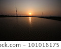 4 月的鄉村夕陽（富山縣出水市） 101016175