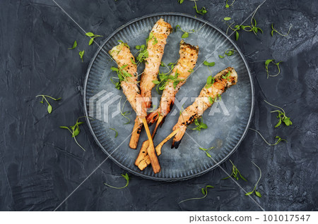 Large shrimp grill. 101017547