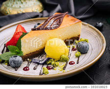 vanilla cheesecake with chocolate and berries vanilla cheesecake with chocolate and berries 101018023