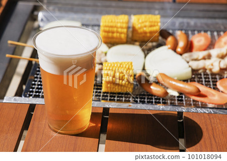Chilled draft beer to drink at the barbecue Chilled draft beer to drink at the barbecue 101018094