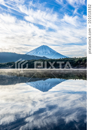 [Yamanashi] Mt. Fuji from Saiko 101018382