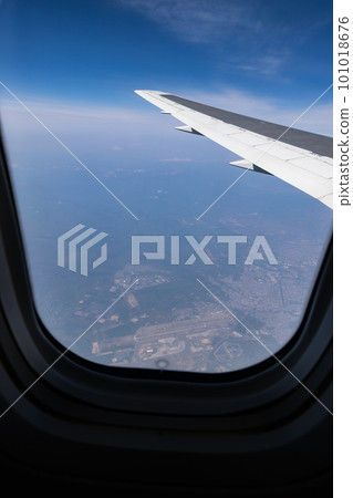 Scenery of New Chitose Airport seen from an airplane Scenery of New Chitose Airport seen from an airplane 101018676