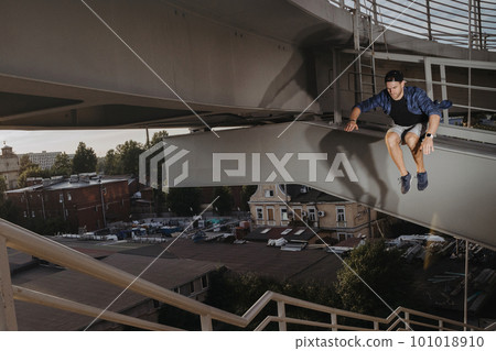 Freerun athlete doing scary jump from high bridge Freerun athlete doing scary jump from high bridge 101018910