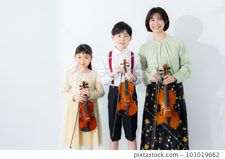 Violin classroom children Violin classroom children 101019662