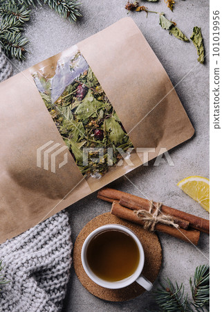 Hot tea in a cup with dried tea in a package 101019956