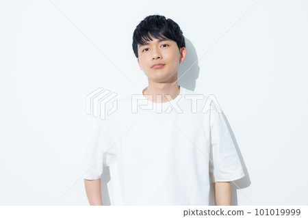Man in white t-shirt 101019999