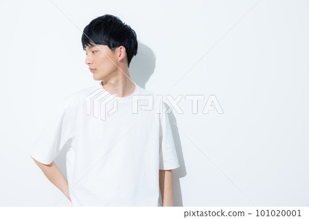 Man in white t-shirt 101020001