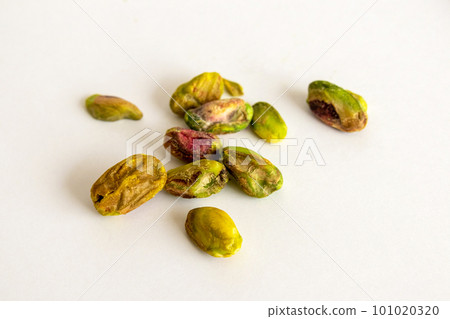Shelled roasted pistachio nuts 101020320