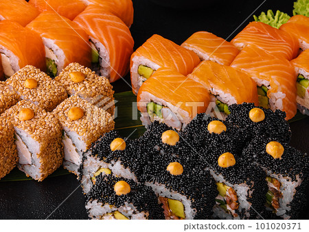 Sushi set on the black tray Sushi set on the black tray 101020371