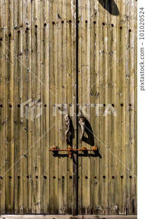 old fashioned european wooden door old fashioned european wooden door 101020524