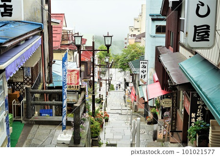 拍攝於群馬縣澀川市的溫泉小鎮伊香保。陡峭的樓梯 101021577