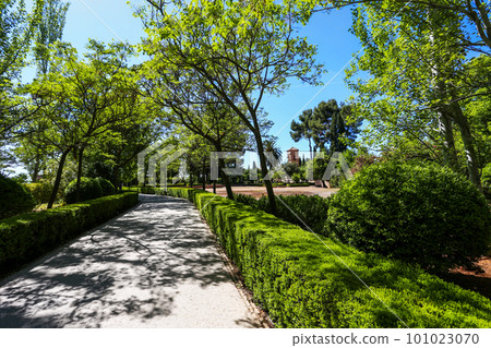 Footpath inside amazing garden inside Alhambra - amazing springtime Footpath inside amazing garden inside Alhambra - amazing springtime 101023070