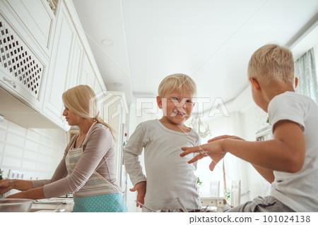 Mom with two sons cooking holiday pie in the kitchen. Casual lif 101024138
