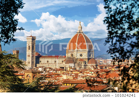 Famous Cathedral in Florence 101024241