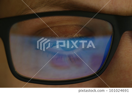 Woman wearing eyeglasses for eyesight correction macro 101024691