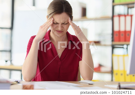 Female office worker with hard migraine at workplace Female office worker with hard migraine at workplace 101024711