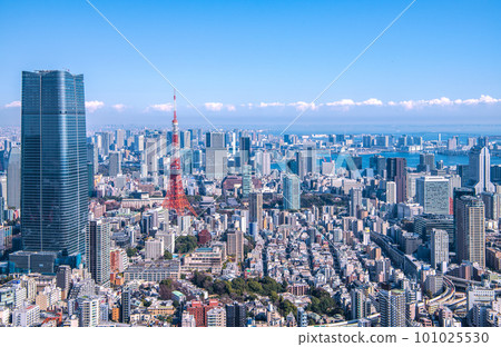 日本東京的城市景觀 不斷變化的東京景觀......與東京塔並肩而立的雄偉新標誌 日本東京的城市景觀 不斷變化的東京景觀......與東京塔並肩而立的雄偉新標誌 101025530