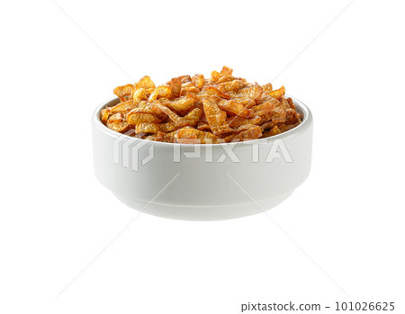 Crispy fried shallots on white bowl, isolated on white background. clipping path. Deep fried shallots for garnishing in white bowl. 101026625