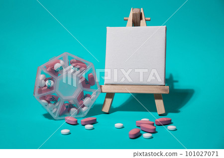 Closeup of medical pill box with doses of tablets for daily take medicine with white pink drugs and capsules with paper note Copy space for your text template mock up. Daily vitamins at home. Health 101027071