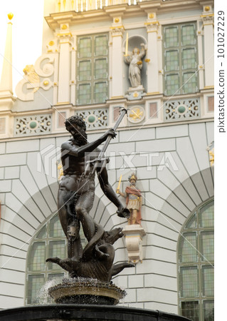 Statue of Neptune fountain in old town of Gdansk, Poland. Fountain of the Neptune and city hall. Old town travel touristic destination. 101027229