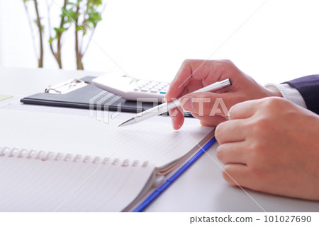 A man in a suit pointing out with a ballpoint pen 101027690
