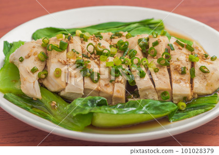 steamed chicken breast 101028379