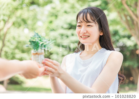 Women with plants (SDGs / global environment) Women with plants (SDGs / global environment) 101028820