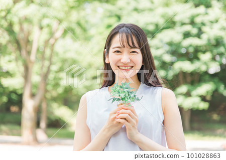 Smiling Japanese woman with a plant 101028863