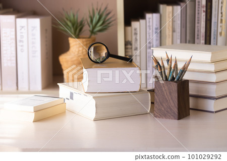 使用書籍、詞典和紙質媒體進行研究 101029292