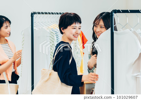 Young woman shopping 101029607