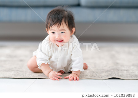 Baby crawling sitting smile 101029898