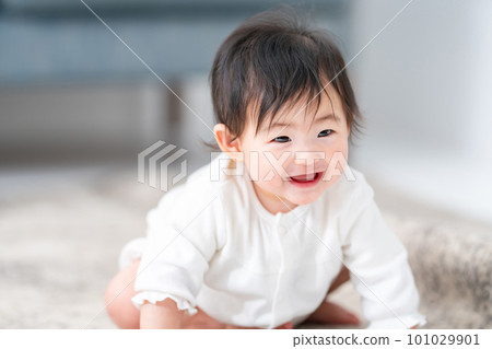 Baby crawling sitting smile 101029901