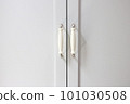 Handle to open and close the white wardrobe door. 101030508
