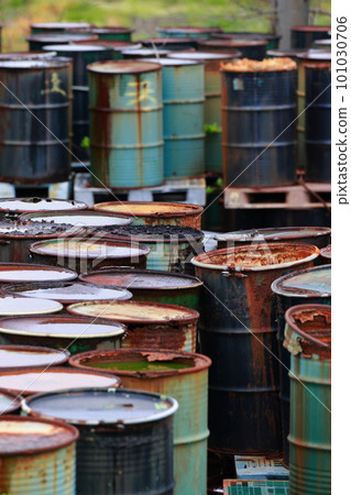 Discarded drum Discarded drum 101030706