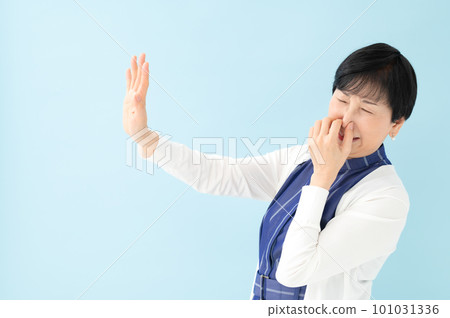 患有難聞氣味的女人 101031336
