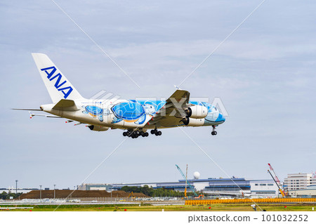 Airport in spring Rear view of an airplane landing Narita city, Chiba prefecture Airport in spring Rear view of an airplane landing Narita city, Chiba prefecture 101032252