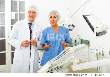 Dentist with assistant at the dental office Dentist with assistant at the dental office 101032908