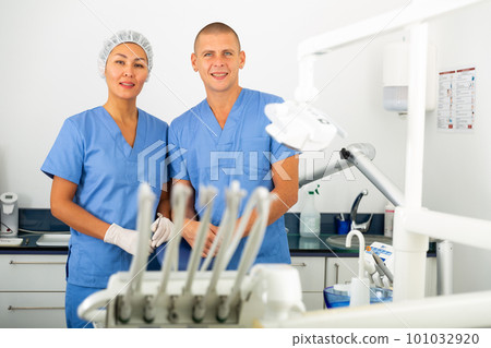 Dentist with assistant at the dental office 101032920