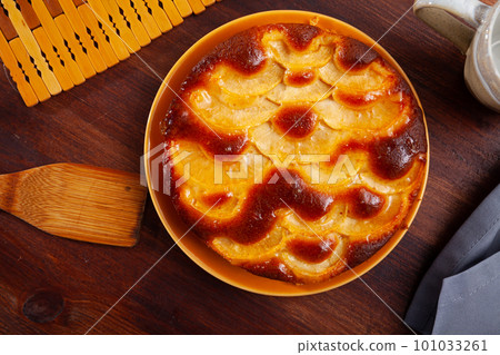 Homemade apple pie 101033261