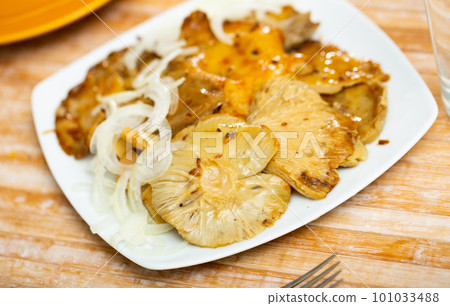 Appetizing pickled milk mushrooms with onion Appetizing pickled milk mushrooms with onion 101033488