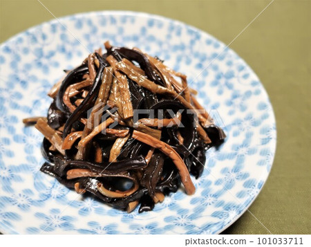 Boiled fern and fresh jellyfish stir-fry Boiled fern and fresh jellyfish stir-fry 101033711