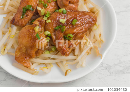 Stir-fried teriyaki chicken and bean sprouts Stir-fried teriyaki chicken and bean sprouts 101034480