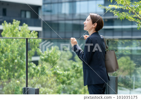 business woman city business woman city 101035175