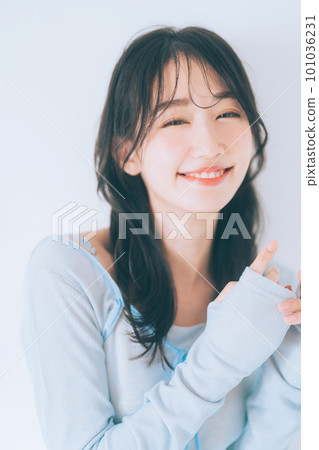 年輕女子髮型圖片 101036231