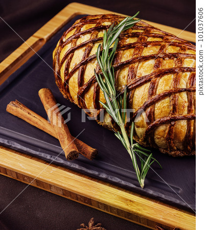 beef wellington.meat, baked in puff pastry beef wellington.meat, baked in puff pastry 101037606
