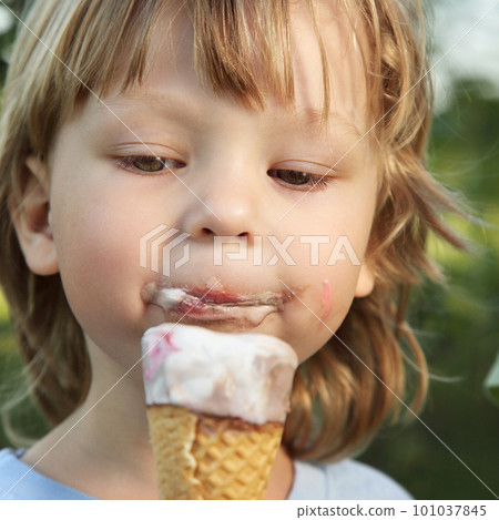 happy little boy eating an ice cream happy little boy eating an ice cream 101037845