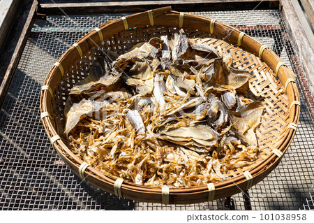 drying fish is process to preserving food. and processed fish into various products such as sun dried fish. drying fish is process to preserving food. and processed fish into various products such as sun dried fish. 101038958