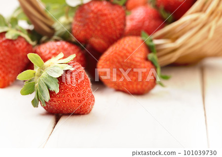 basket with strawberry on table basket with strawberry on table 101039730