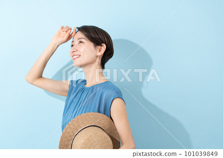 A woman wearing a dress (summer/beauty/ultraviolet) 101039849